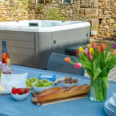 Holiday home Les Charmes De Carlucet-cottage *